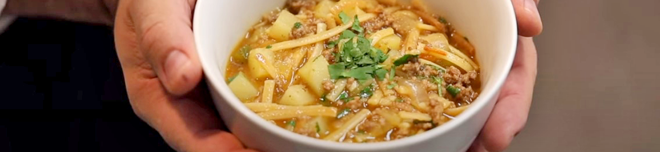 Sopa de Fideo con Carne y papas